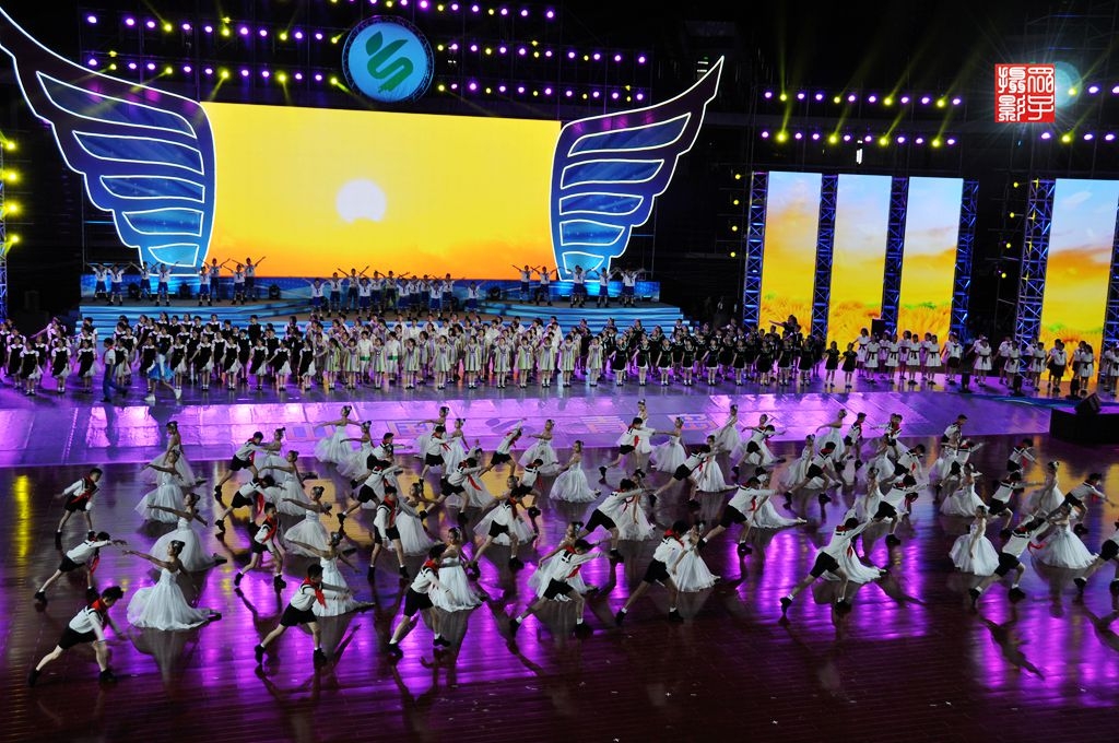 青島燈光音響租賃,青島演出設(shè)備租賃,青島LED屏租賃,青島舞美制作搭建